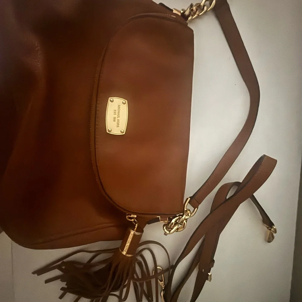 Michael Kors Tan Leather bag (with detachable strap)